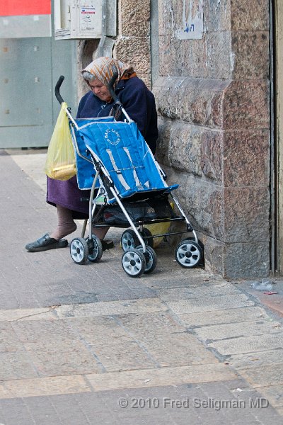 20100409_112522 D300.jpg - Lady, Mea Shearim